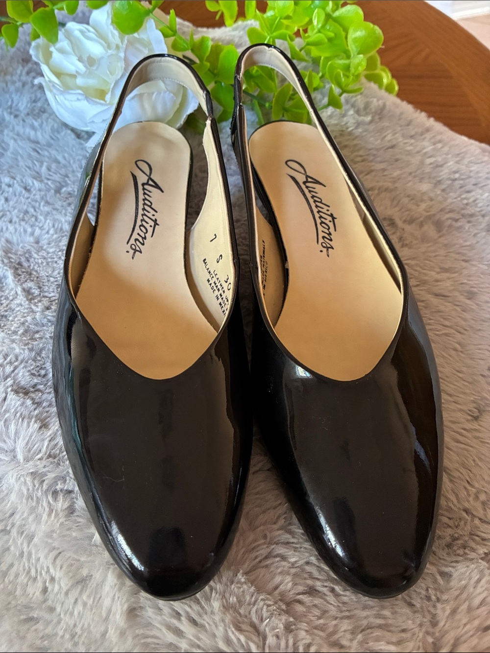 Life Stride Solutions Black Patent Pumps – Women’s Size 7 (Runs Small)